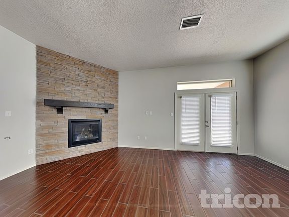 2nd image of 3941 N Pole Loop NE