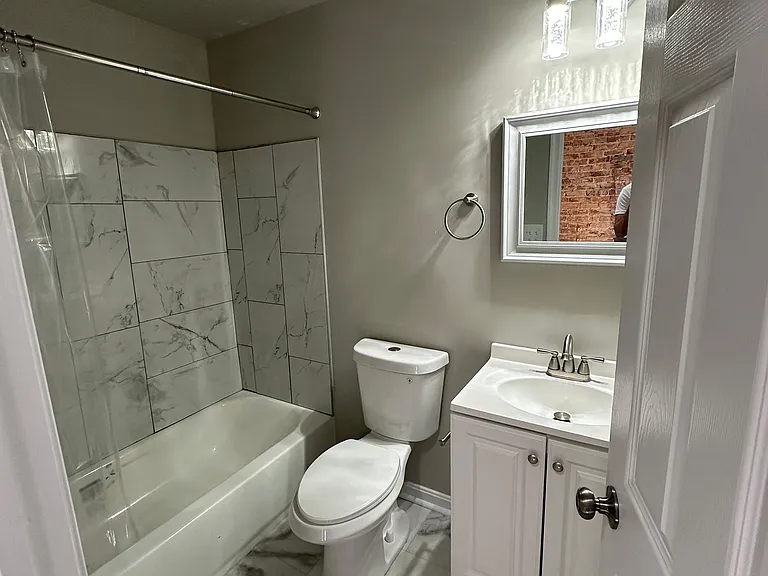 827 N Milton Ave — Photo 11