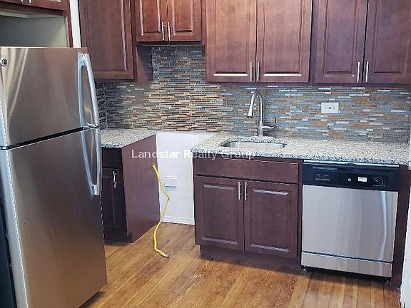3rd image of 5544 W Leland Ave APT 1C