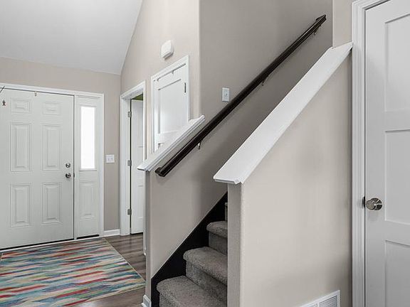 5th image of 907 Ridge COURT