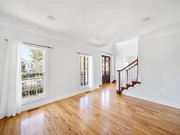4th image of 2084 Brenton Ln