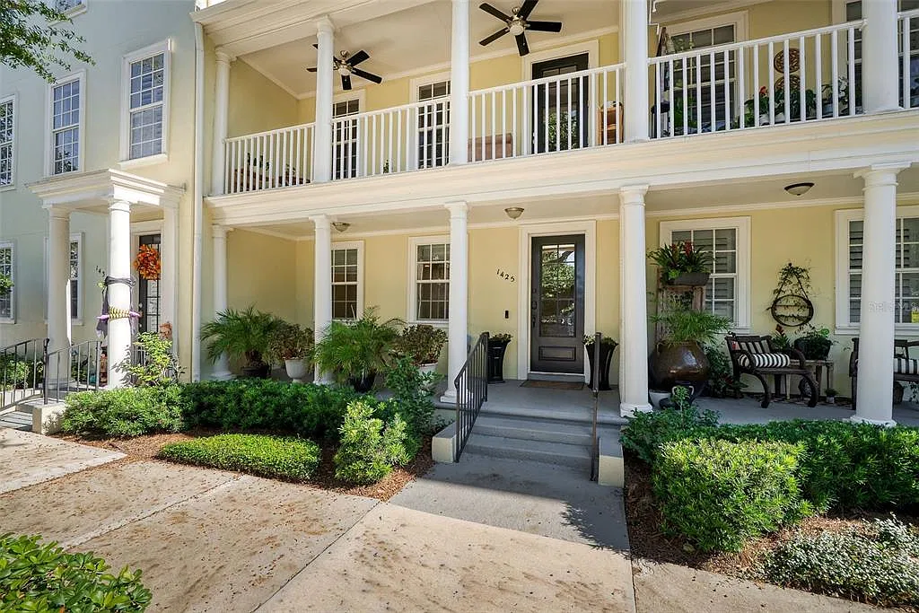 3 bed, 2.5 bath, 1974 sqft, $4,950 — Photo 2