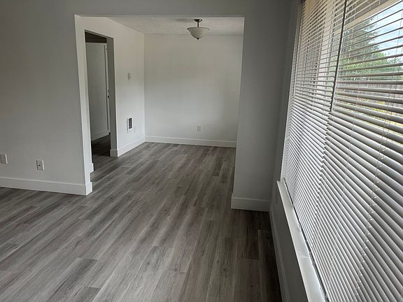 3rd image of 10505 NE 44th St
