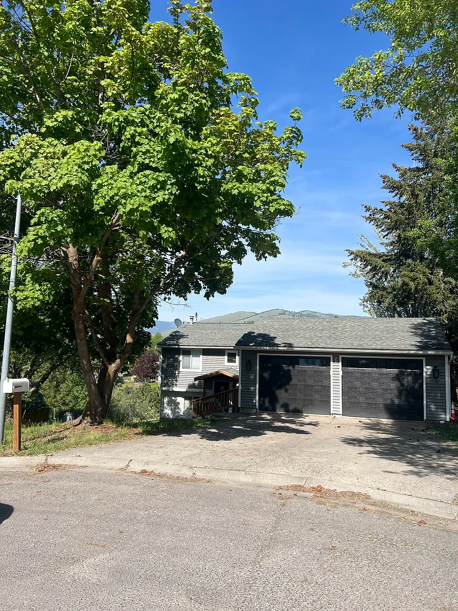 Building Photo - 2204 E Vista Dr