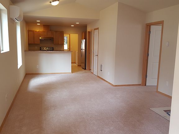 3rd image of 378 Ne Hazelberry Ct