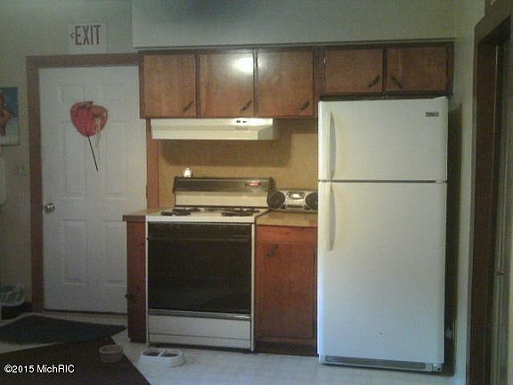 4th image of 409 Carrier St NE