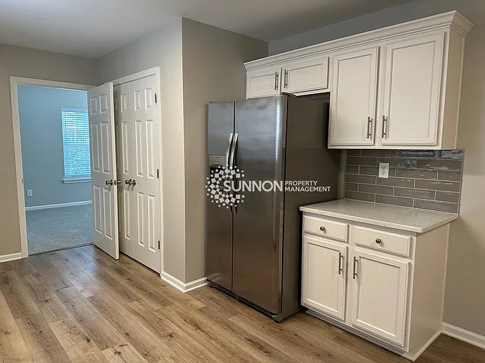 5 bed, 2.5 bath, 1980 sqft, $2,300 — Photo 4