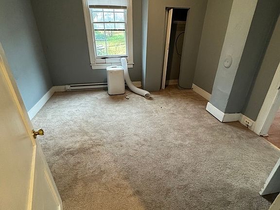 4th image of 414 Saint Luke St