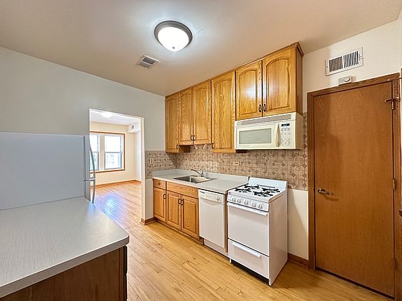 4th image of 4305 N Francisco Ave #J1