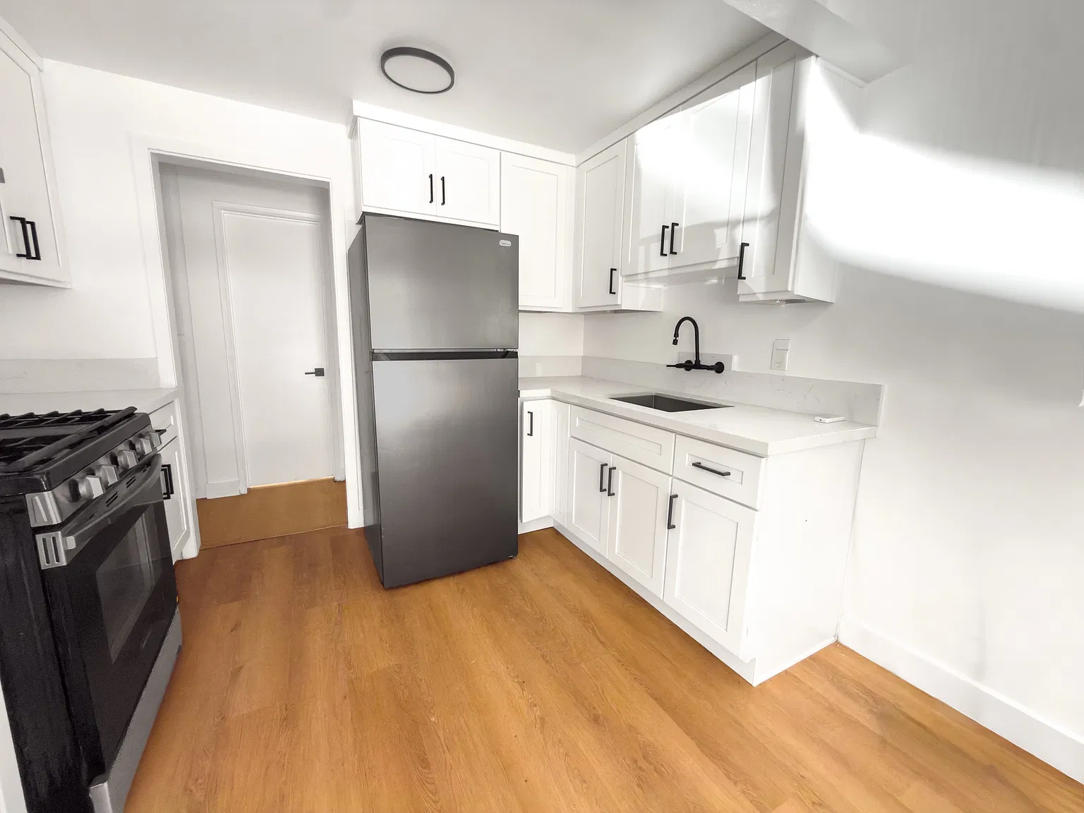 1 bed, 600 sqft, $1,895 — Photo 3