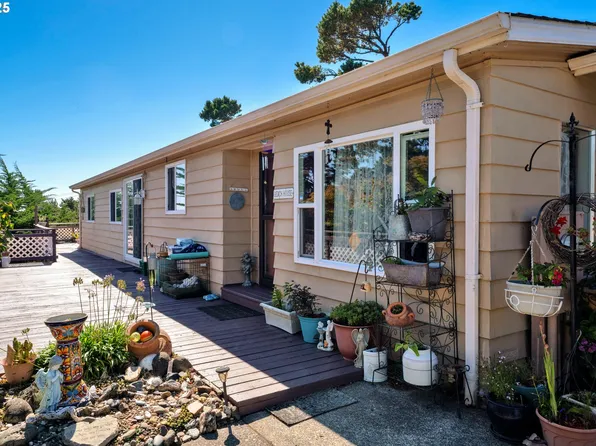 433 Myeena Loop, Florence, OR 97439