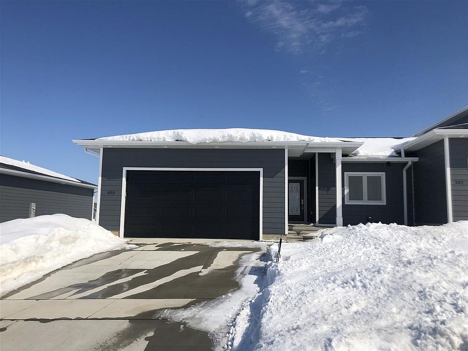 1st image of 450 Autumn Ln