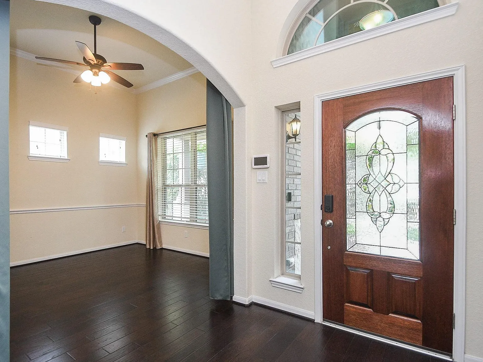 4 bed, 3.5 bath, 2652 sqft, $2,999 — Photo 3