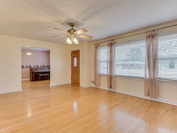 5th image of 115 Old Whiskey Rd S