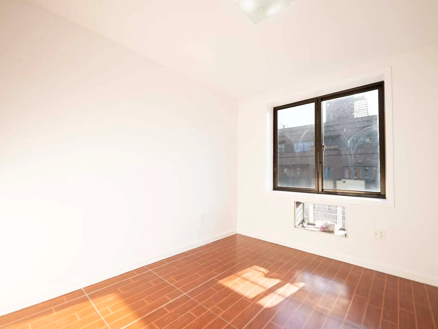 2 bed, 500 sqft, $2,200 — Photo 2