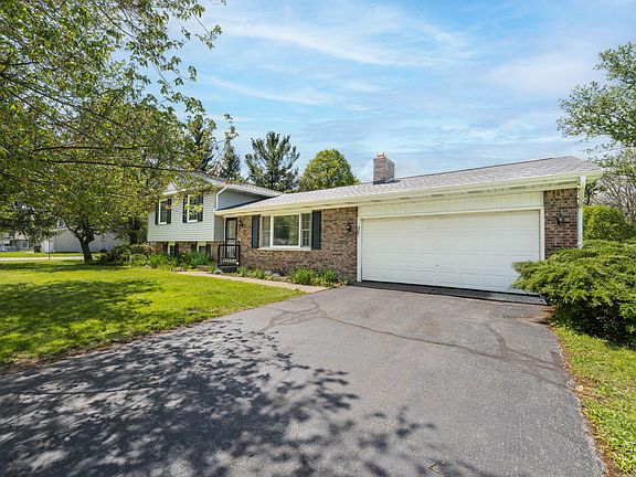 2nd image of 301 Sherman Dr