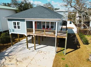 107 SE 21st St, Oak Island, NC 28465