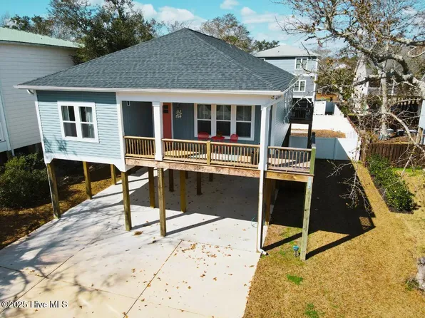 107 SE 21st Street, Oak Island, NC 28465