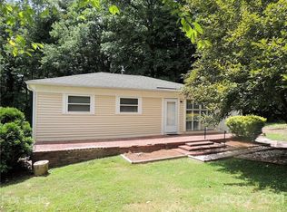668 Crystal Dr, Hendersonville, NC 28791