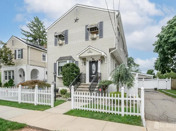 10 Crampton Ave, Woodbridge, NJ 07095