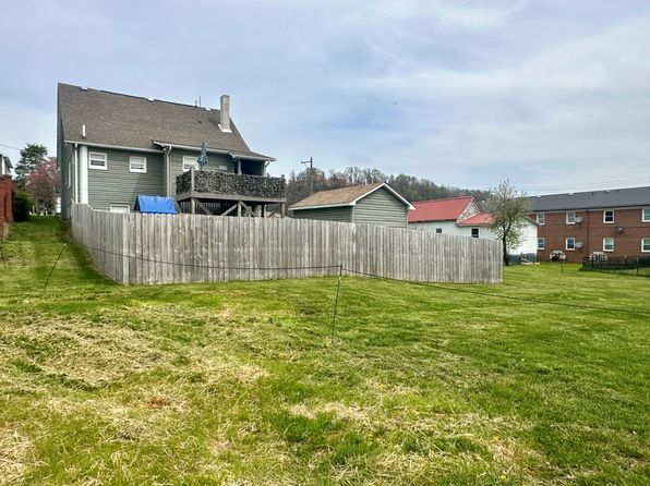 103 E Virginia St, Galax, VA 24333