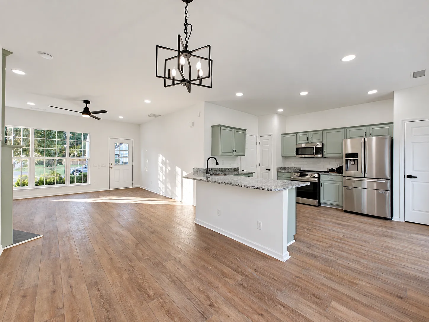 3 bed, 2.5 bath, 1542 sqft, $2,300 — Photo 2