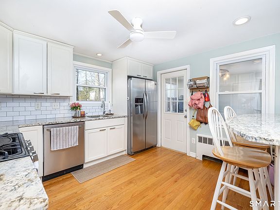 5th image of 18 Debra Lane