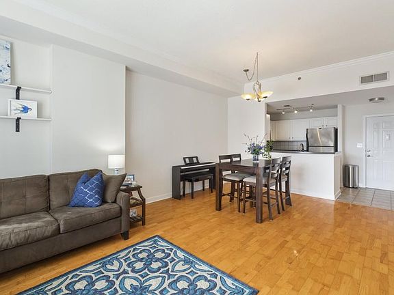 3rd image of 1101 Juniper St NE APT 1524