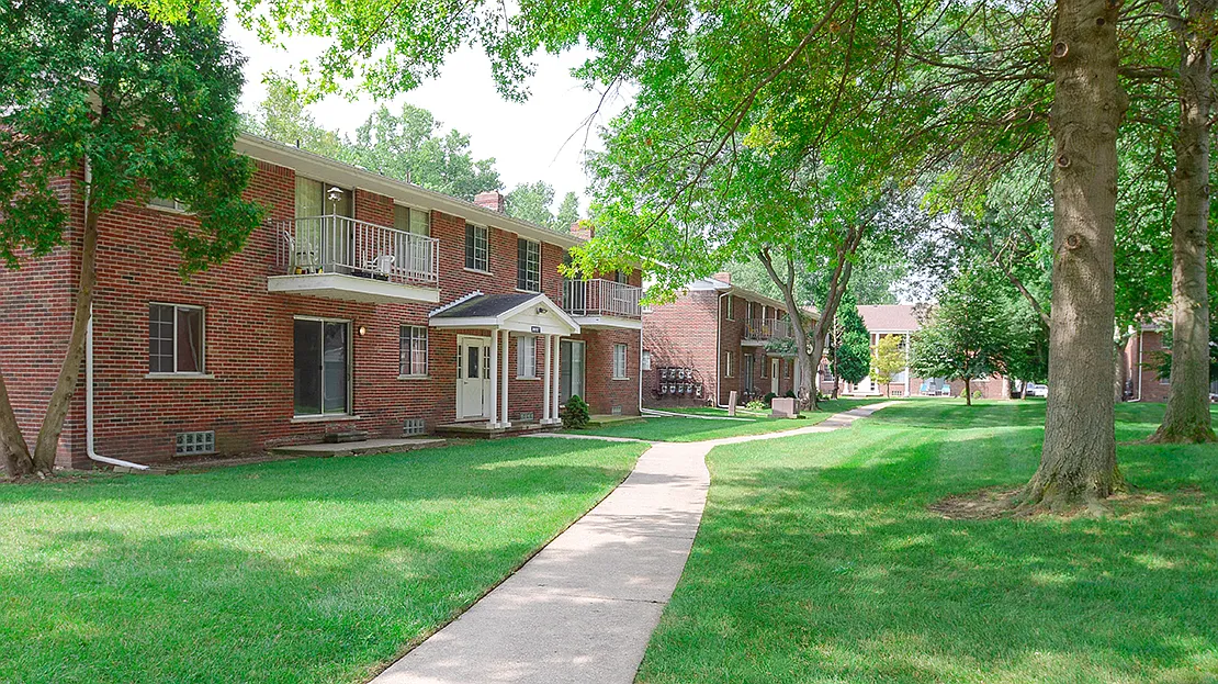 Gibraltar Pointe Apartments — Photo 1