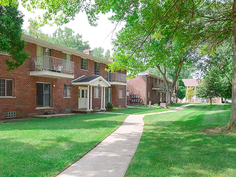Gibraltar Pointe Apartments — Photo 1