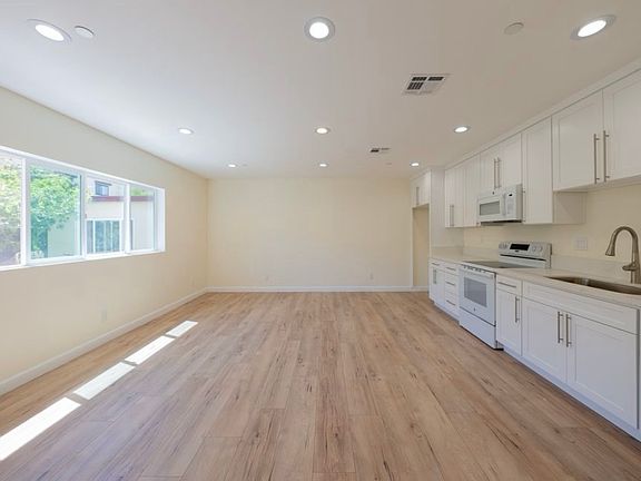 2nd image of 1031 Thompson Ave #E