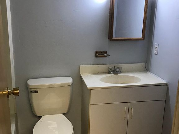 4th image of 742 E Stockbridge Ave APT 3