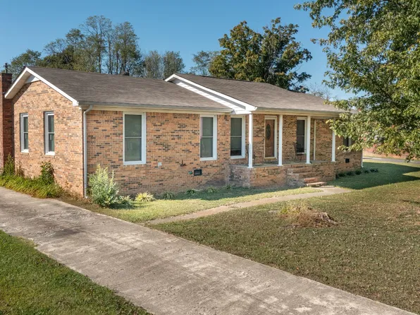 911 Parkway Dr, Smithville, TN 37166
