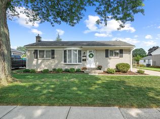 9194 Pere Ave, Livonia, MI 48150