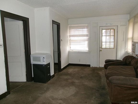 3rd image of 2909 W Wyoming St