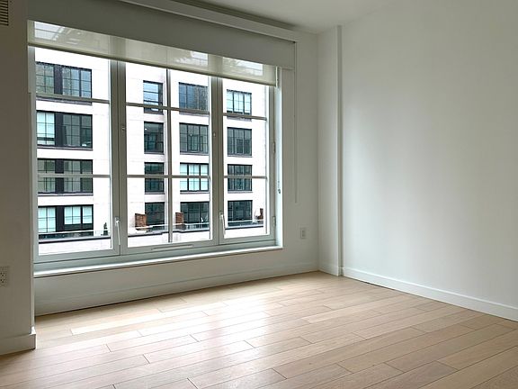 5th image of 535 W 43rd St Unit South 14f