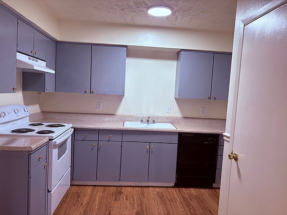 3rd image of 3 W Townhouse Ln