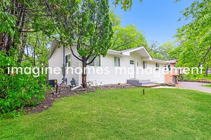 3 bed, 1.0 bath, 1624 sqft, $2,250 — Photo 3
