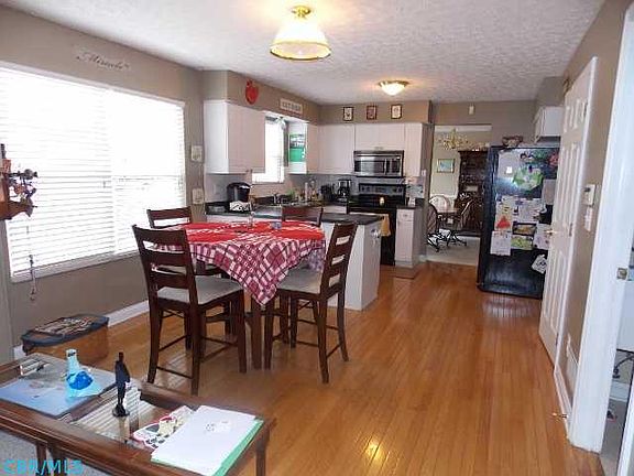 3rd image of 258 Dewfall Dr