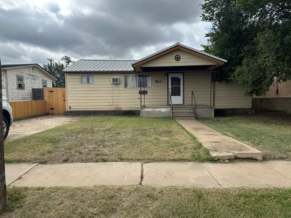 811 W 10th St, Borger, TX 79007