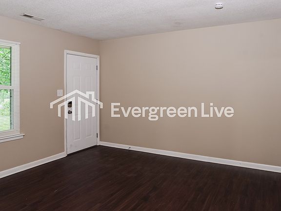 5th image of 121 Edinburgh Dr