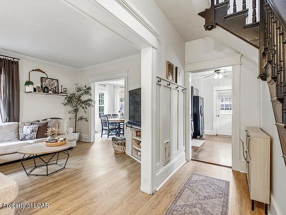 3rd image of 209 Delaware Ave