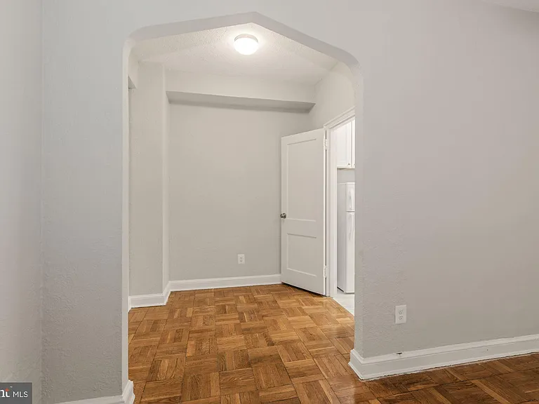 1010 25th St NW #208 — Photo 9