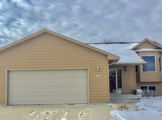 709 S 7th Ave, Brandon, SD 57005