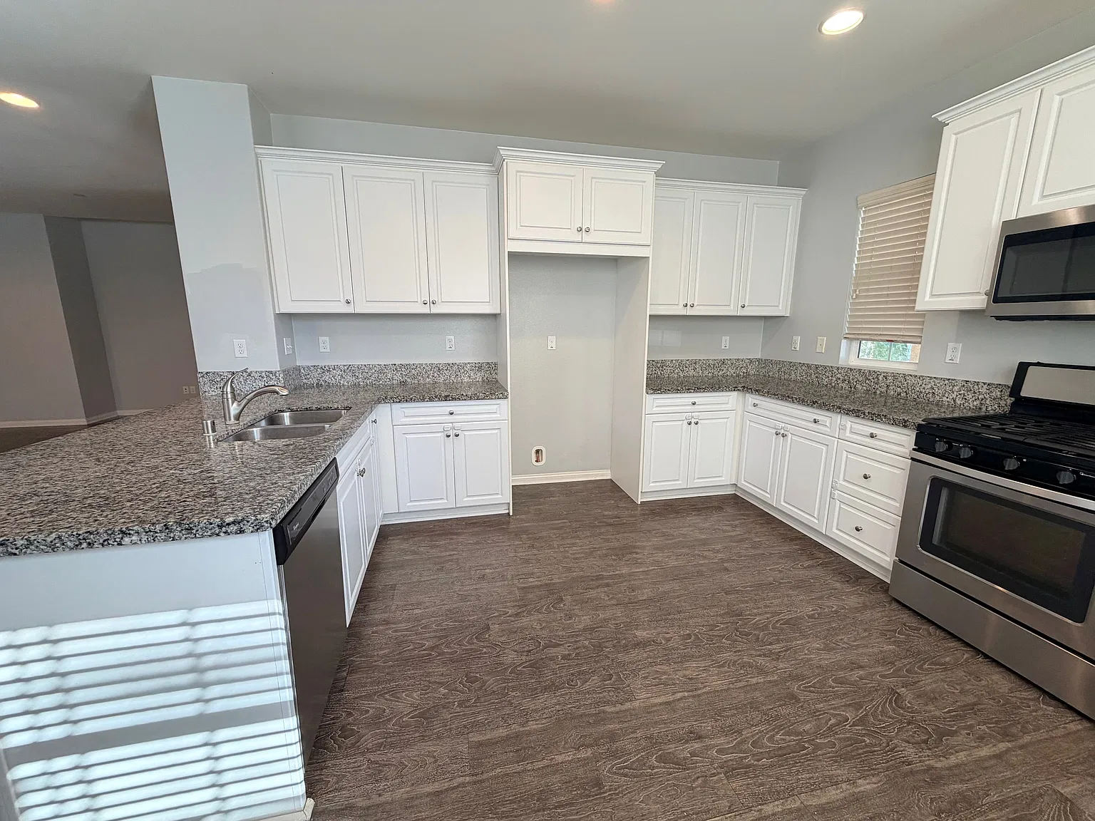 4 bed, 2773 sqft, $3,700 — Photo 4