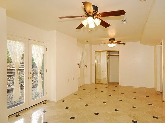 4th image of 1442 Country Club Dr