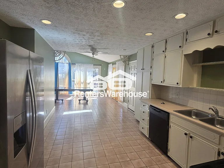 891 Providence Dr — Photo 18
