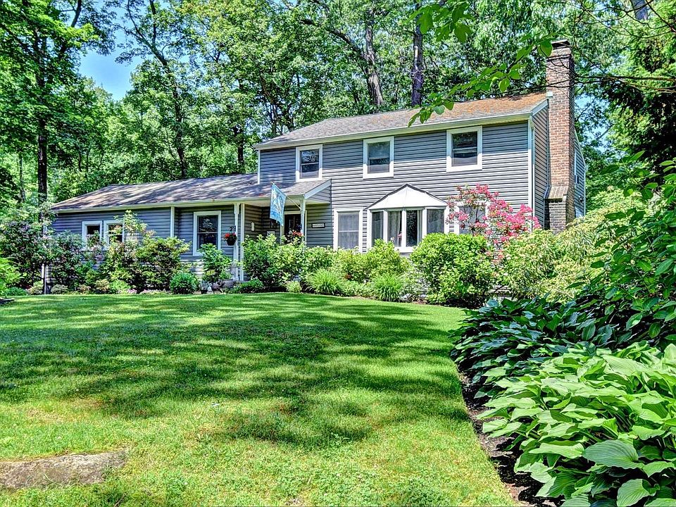 4 Lecluse Ln, Halesite, NY 11743 Zillow