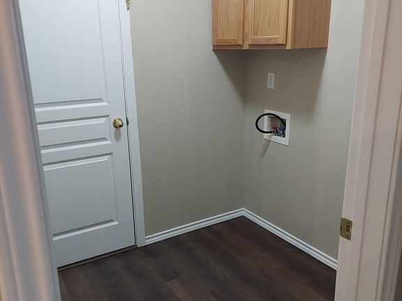 Laundry room with hookups