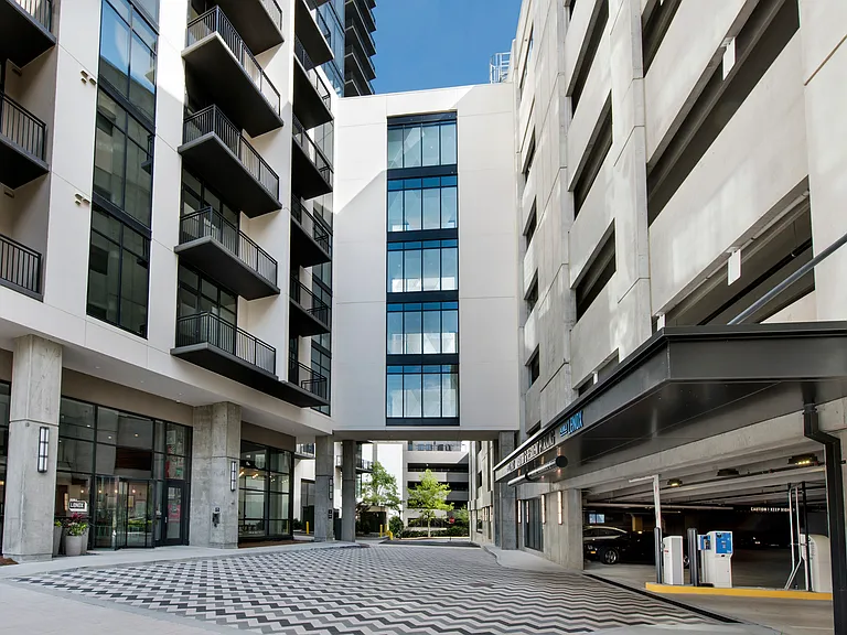 AMLI Lenox — Photo 24